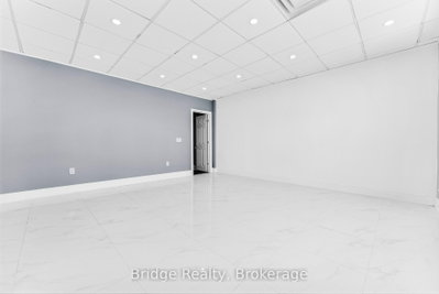 290 Dundas Street — more photos
