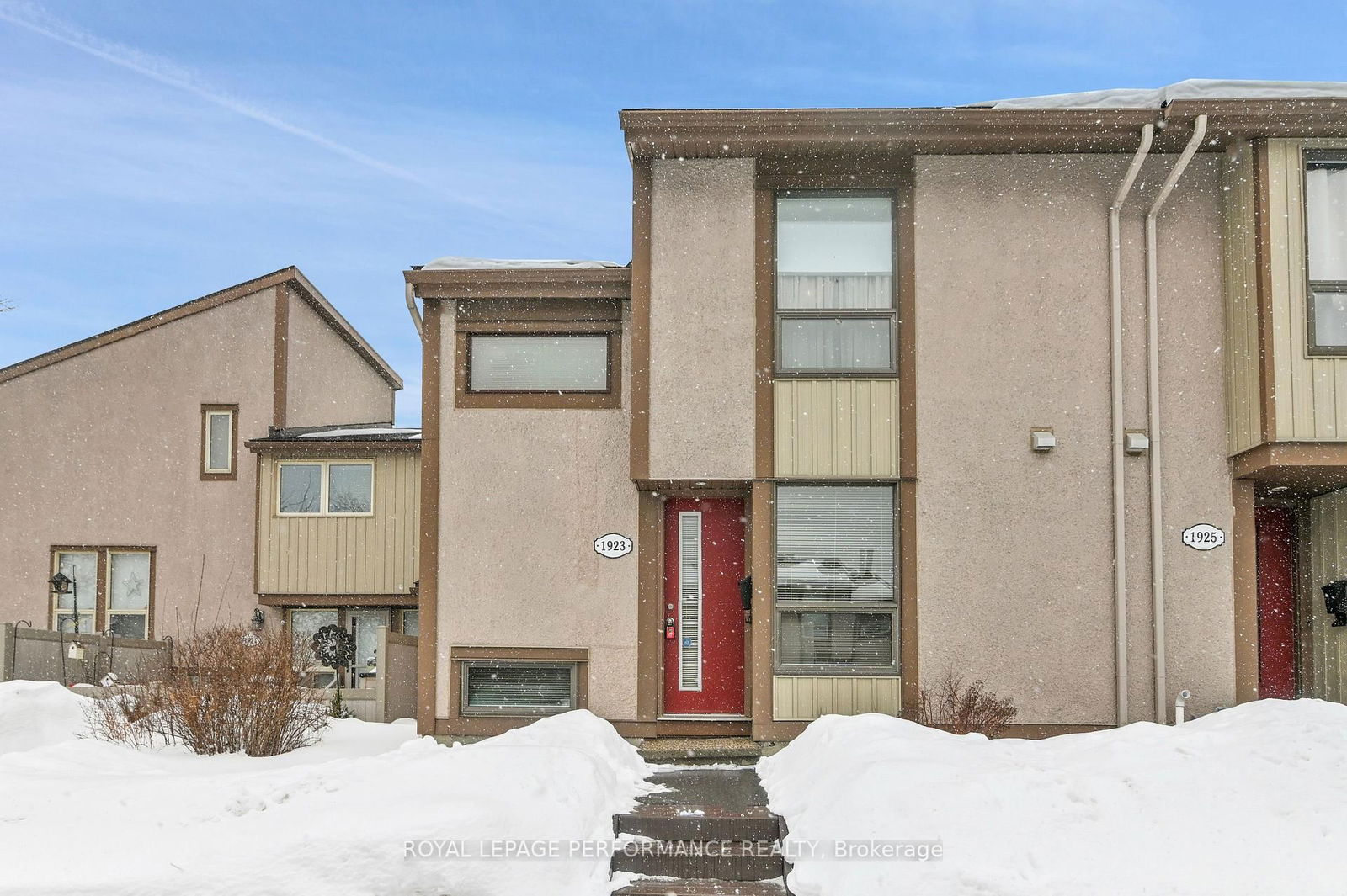 Townhouse for sale at 1923 Stonehenge Crescent, Ottawa, Pineview, K1B 4N7 - MLS: X12002414