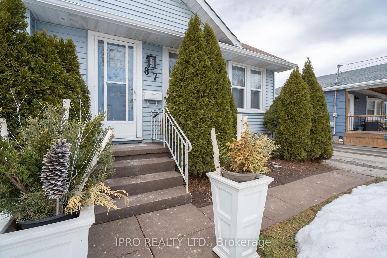 Detached House for sale at 87 Fairview Road, Grimsby, Grimsby Beach, L3M 3L6 - MLS: X12002450