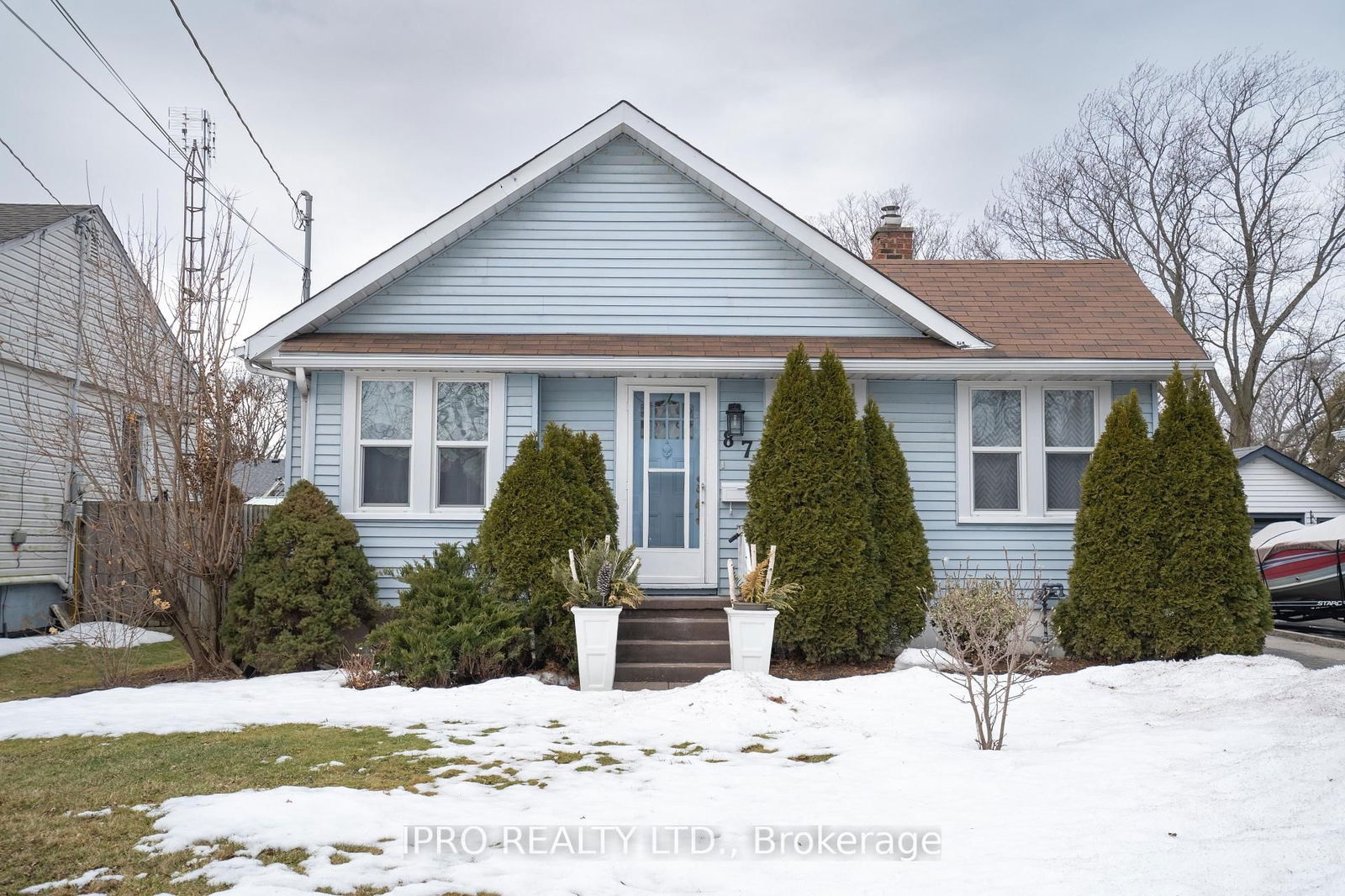 Detached House for sale at 87 Fairview Road, Grimsby, Grimsby Beach, L3M 3L6 - MLS: X12002450