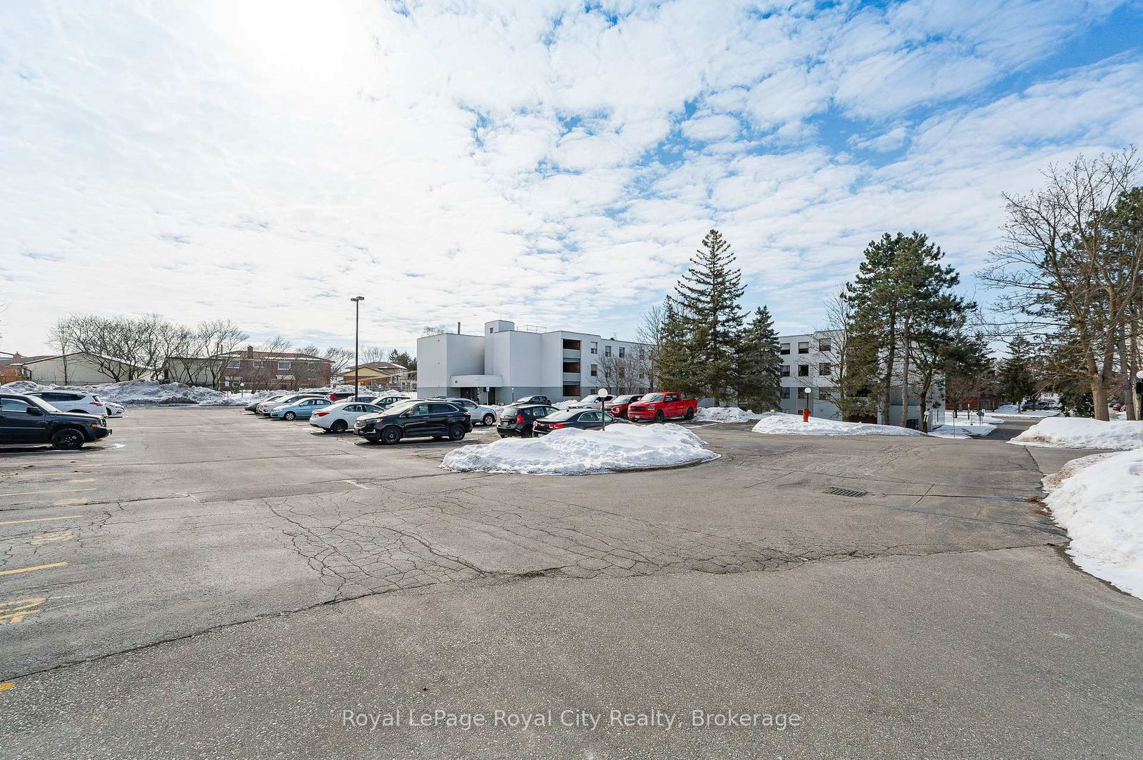 Condo for sale at 210-65 Silvercreek Pkwy, Guelph, Onward Willow, N1H 7R9 - MLS: X12002478