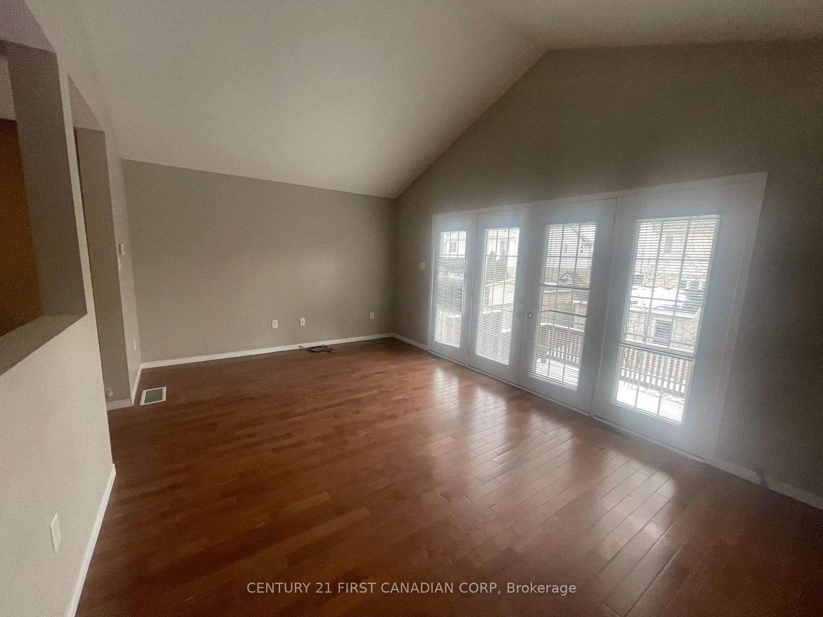 Detached House for lease at 1824 Bloom Crescent, London, North C, N5X 4N3 - MLS: X12002539