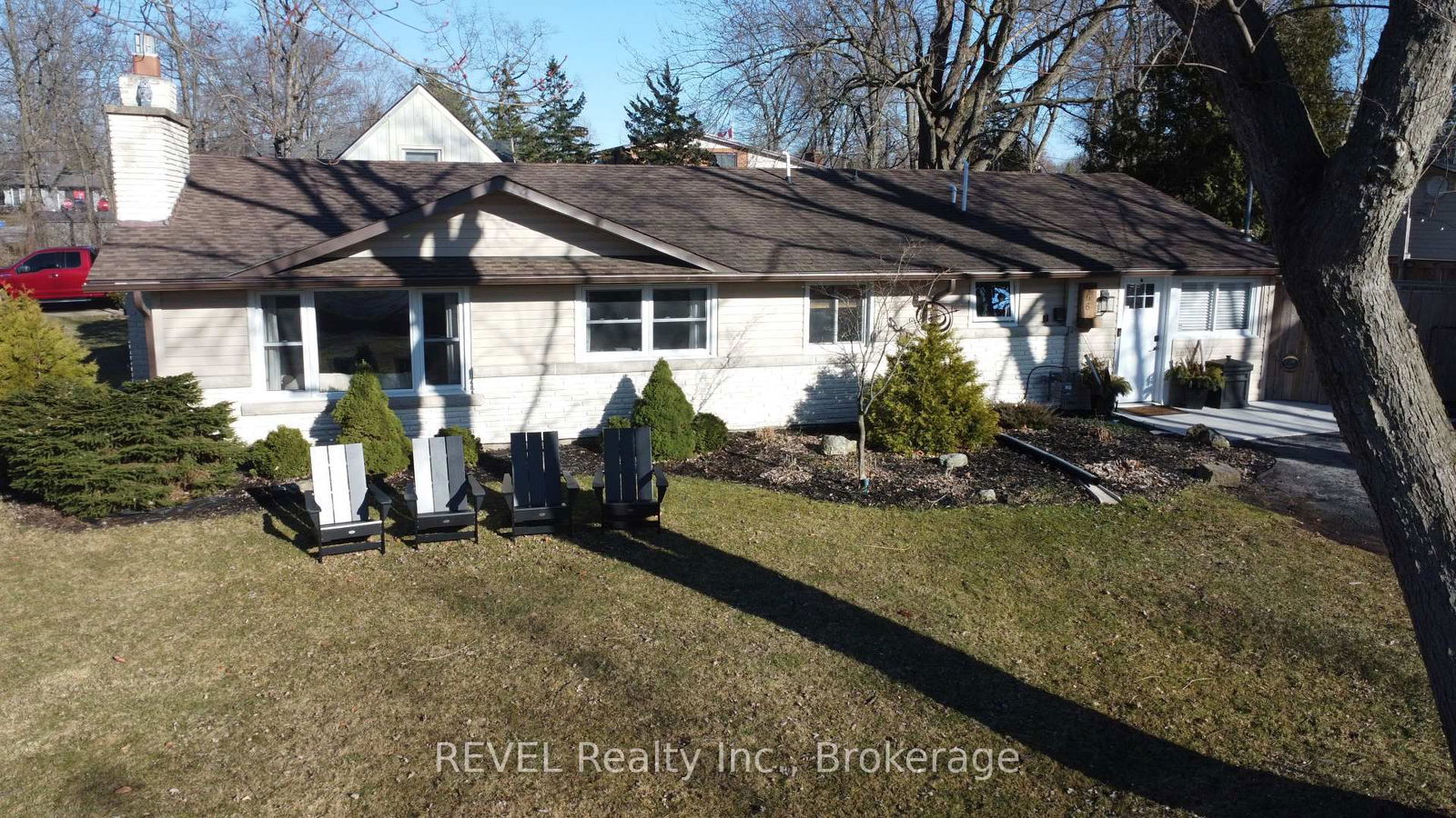 Building at 466 Belleview Boulevard, Fort Erie, Ridgeway