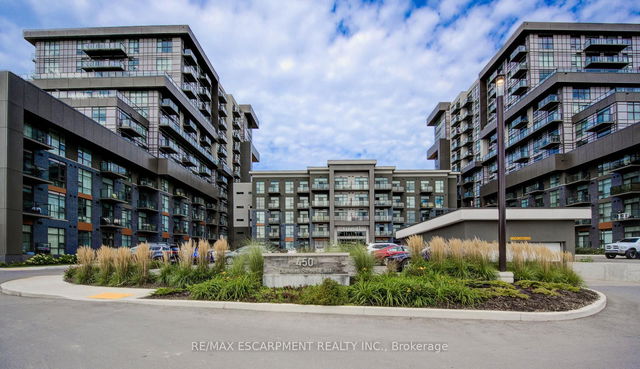 715 - 450 Dundas Street