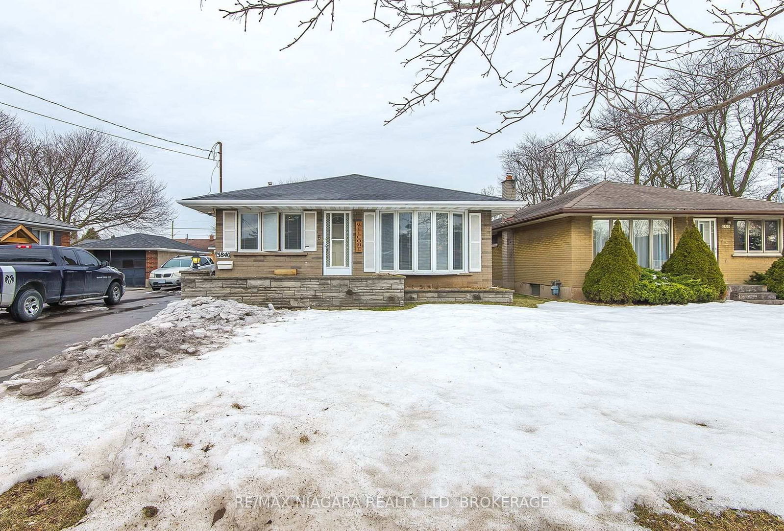 Detached House for sale at 3840 Dorchester Road, Niagara Falls, Stamford, L2J 3A7 - MLS: X12003034