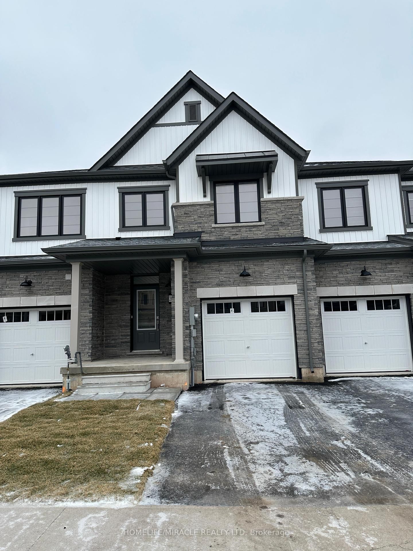 Townhouse for lease at 262 Port Crescent, Welland, 774 - Dain City, L3B 0N3 - MLS: X12003090