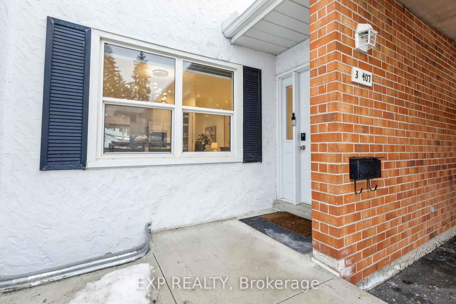 Townhouse for sale at 3-407 Keats Way, Waterloo, N2L 5S7 - MLS: X12003107