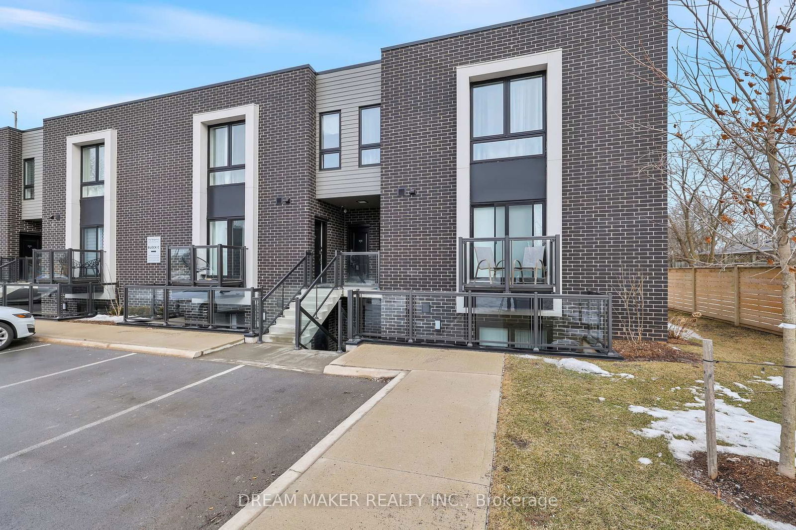 Townhouse for sale at 106-6065 Mcleod Road, Niagara Falls, L2G 0Z7 - MLS: X12003130