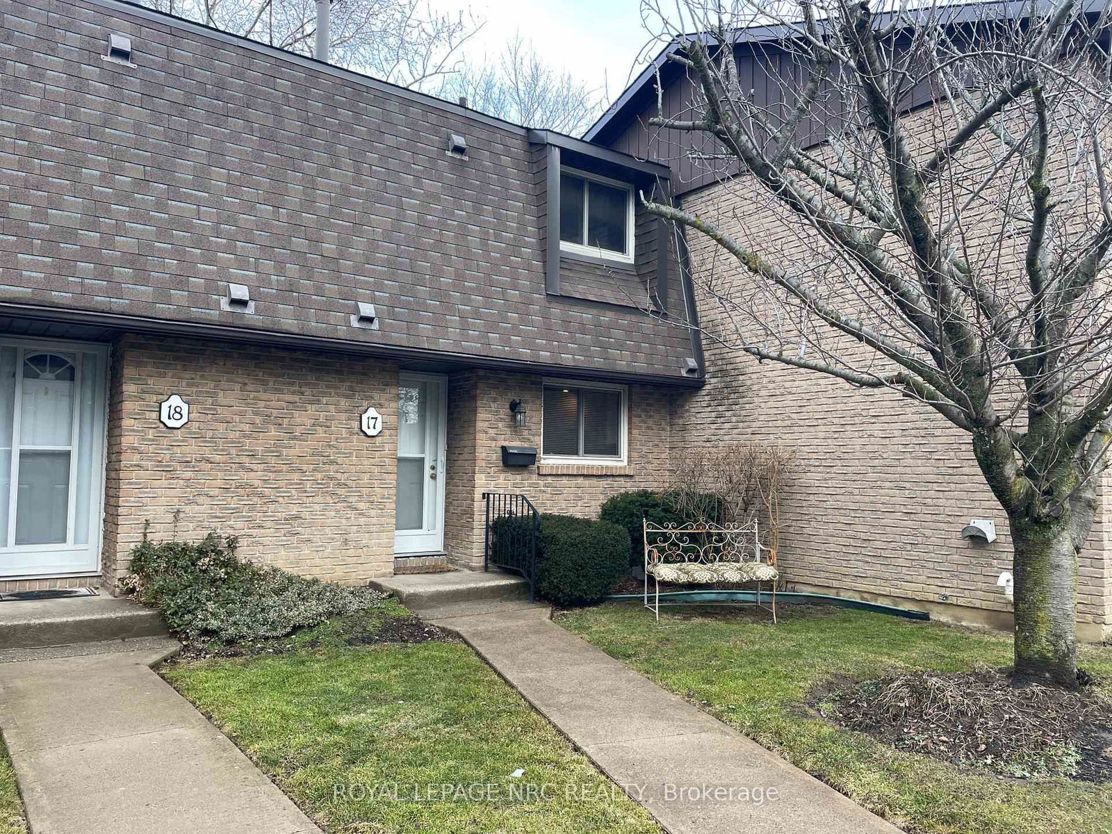 Townhouse for sale at 17-151 Linwell Road, St. Catharines, 443 - Lakeport, L2N 6P3 - MLS: X12003297