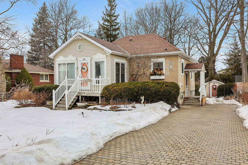 home for sale on 1898 Lakeshore Road