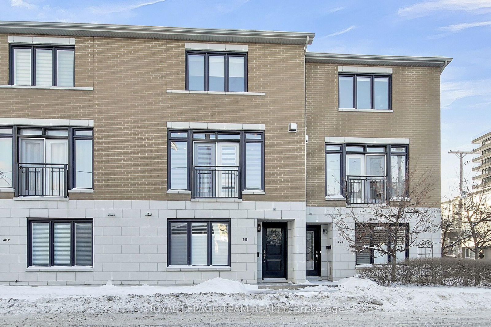 Townhouse sold at 400 Berkley Avenue, Ottawa, Westboro West, K2A 4H4 - MLS: X12003532