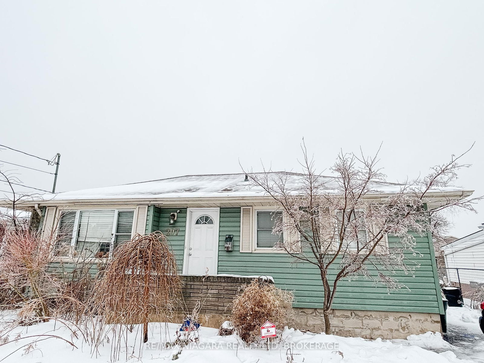 Detached House for sale at 297 Vine Street, St. Catharines, 446 - Fairview, L2M 4T4 - MLS: X12003624