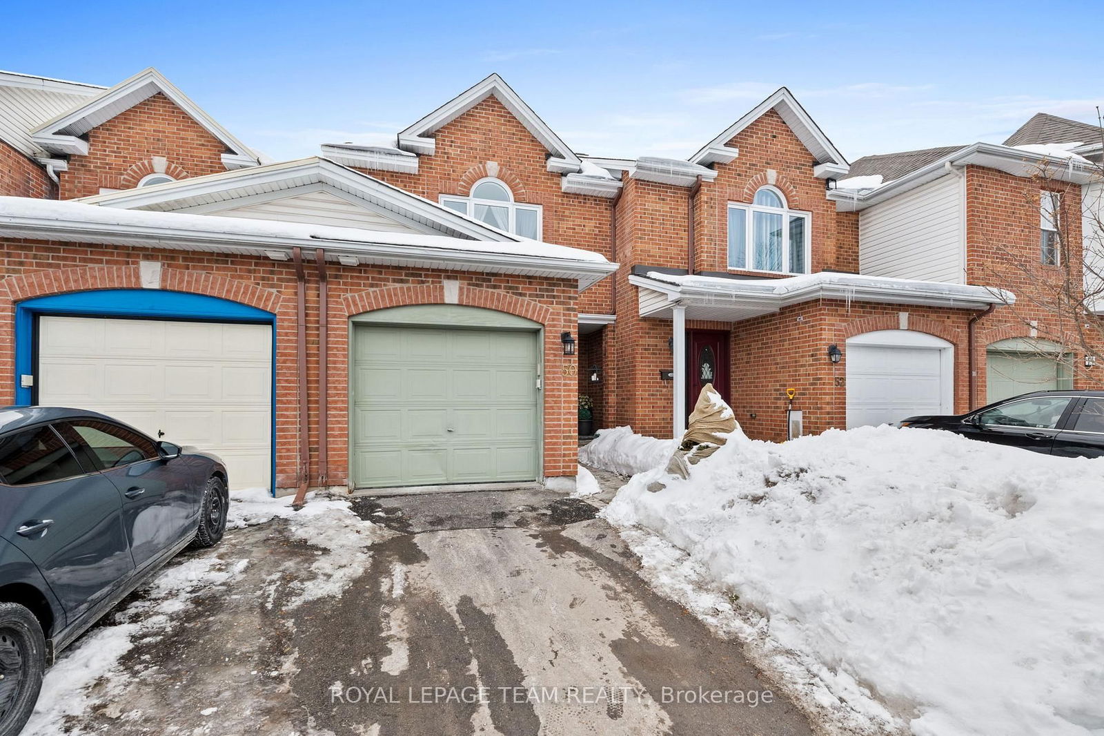 Townhouse sold at 50 Coralbell Private N/A, Ottawa, Hunt Club Park/Greenboro, K1T 3Z8 - MLS: X12003649