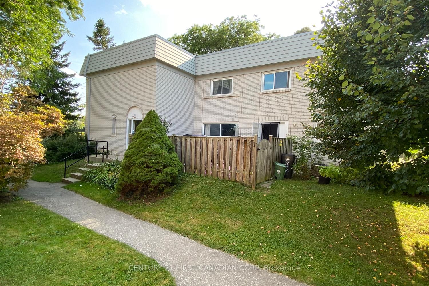 Townhouse for lease at 587 GAINSBOROUGH Road, London, North F, N6G 2C5 - MLS: X12003677