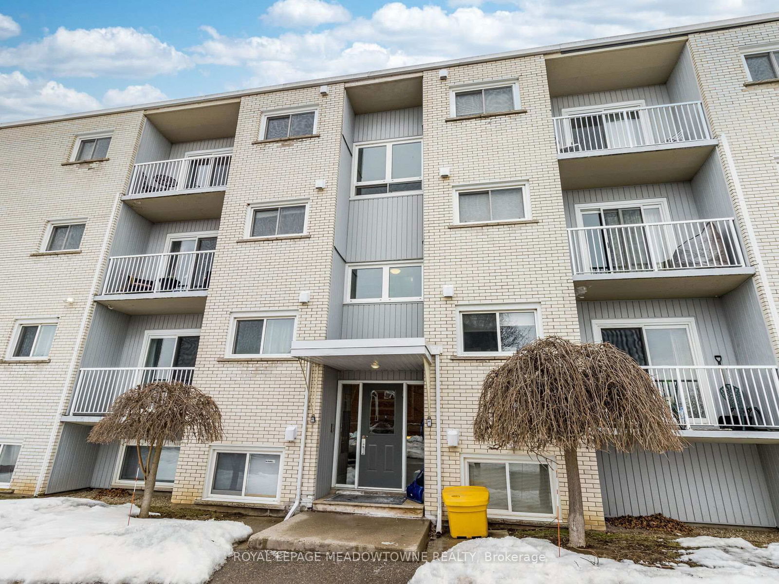 Condo for sale at 13-37 Conroy Crescent, Guelph, College, N1G 2V5 - MLS: X12003750