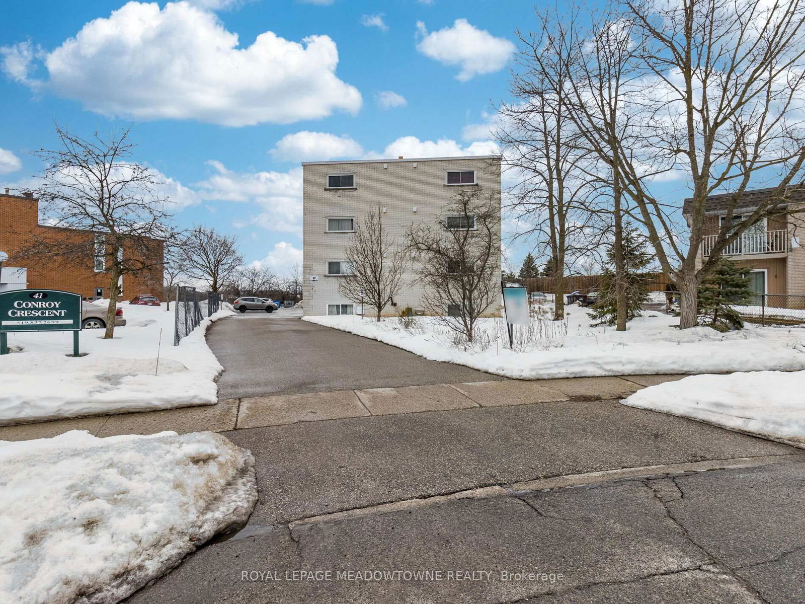 Condo for sale at 13-37 Conroy Crescent, Guelph, College, N1G 2V5 - MLS: X12003750