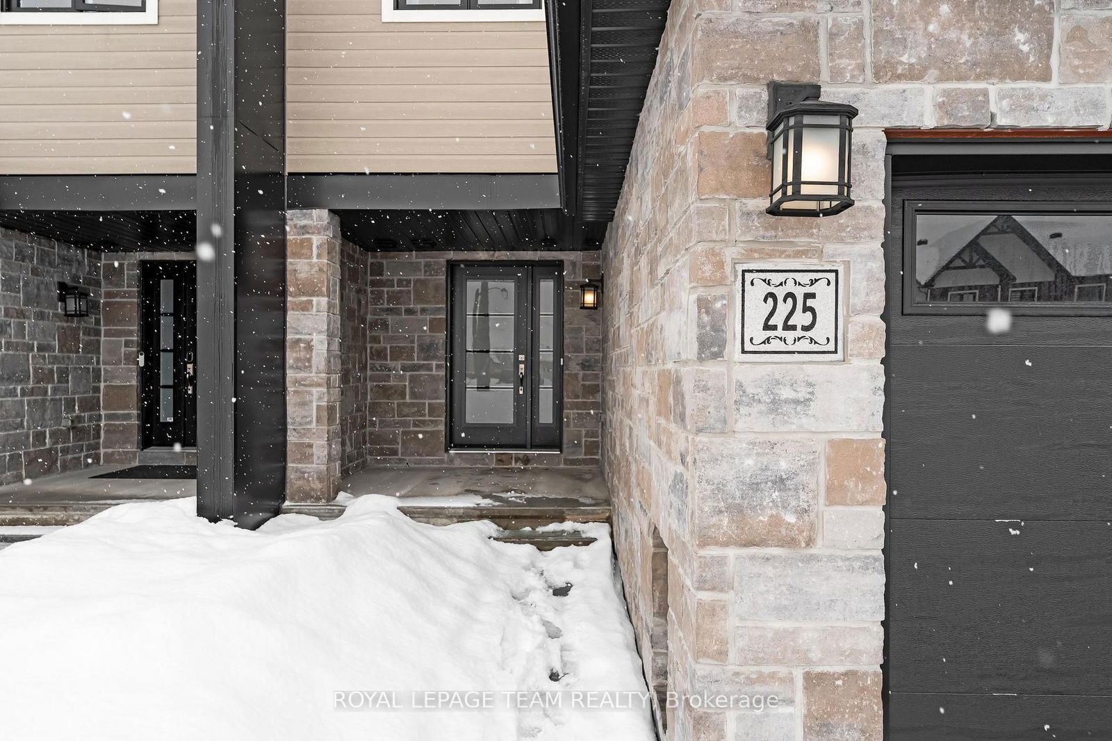 Townhouse for sale at 225 Dion Avenue, Clarence-Rockland, Town of Rockland, K4K 0M3 - MLS: X12003772