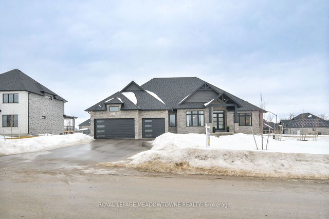 74 Charles Currie Crescent