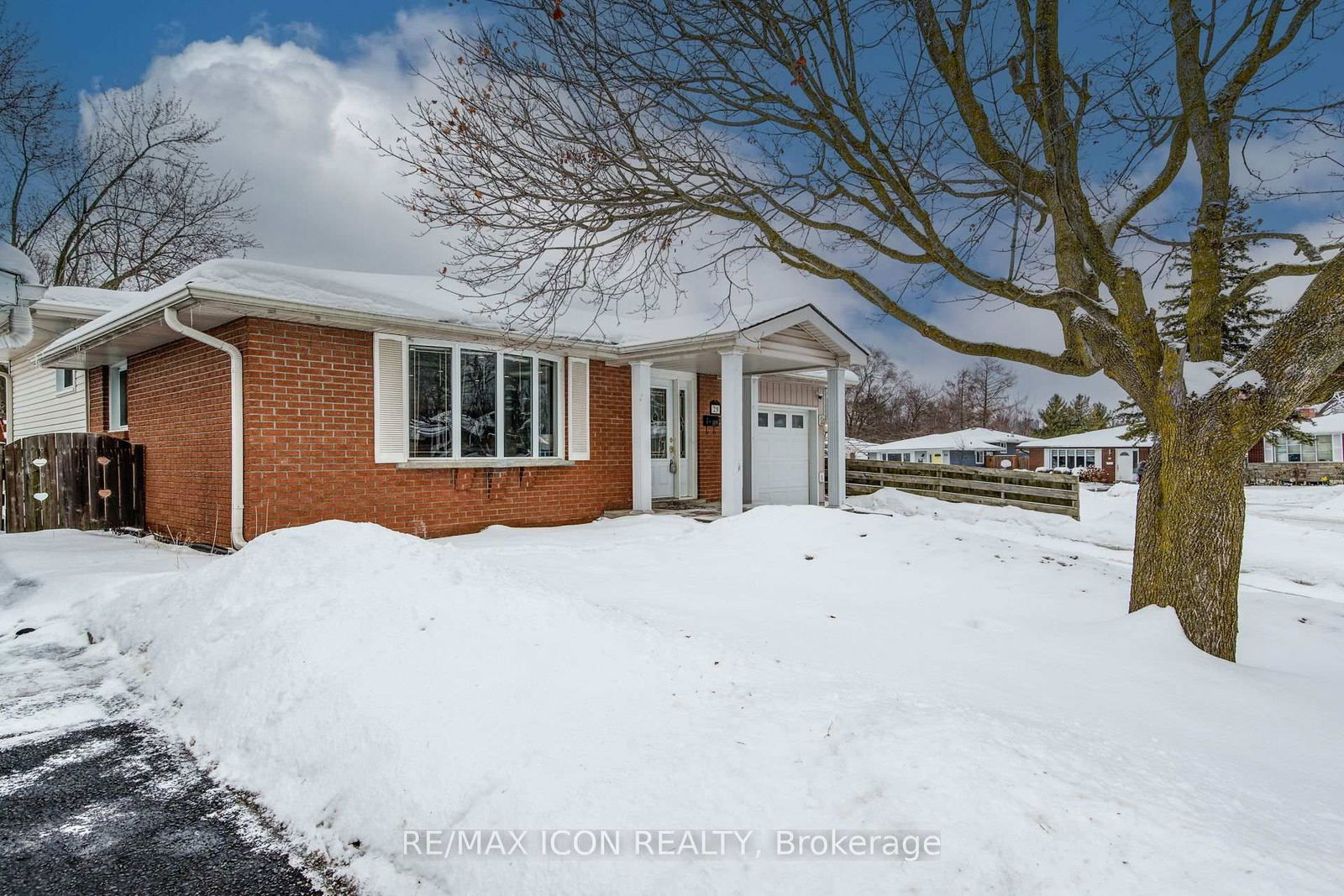 Detached House for sale at 29 Rossford Crescent, Kitchener, N2M 2H8 - MLS: X12003995