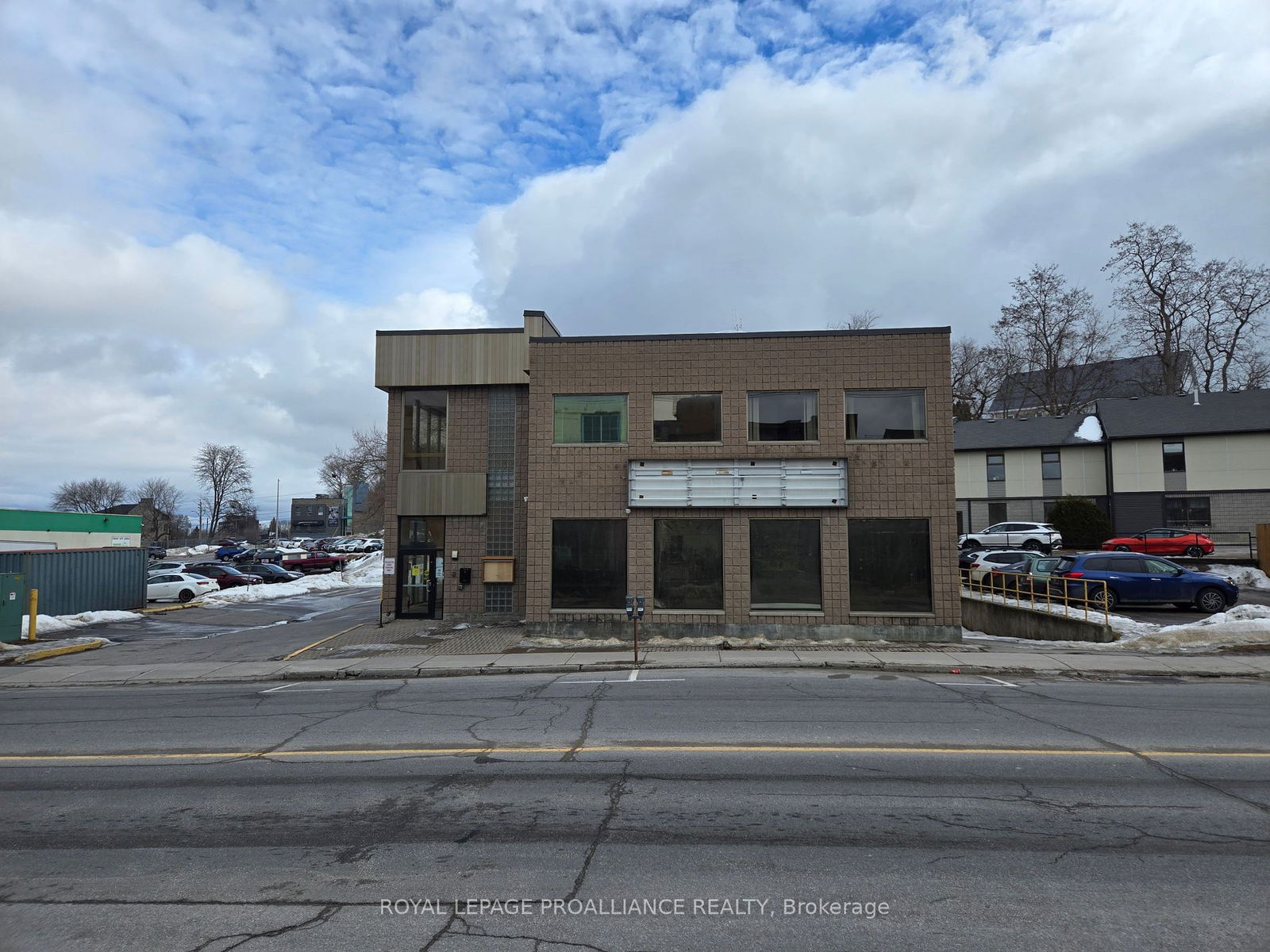 Building at 295 Pinnacle Street, Belleville, Belleville Ward