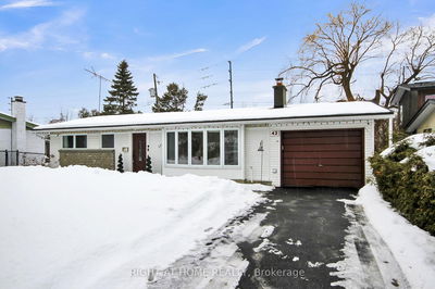 Detached House for sale at 42 Cleadon Drive, Ottawa, Crystal Beach, K2H 5P3 - MLS: X12004686