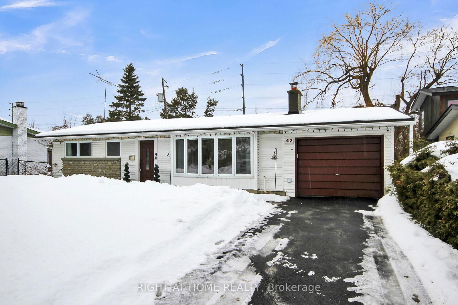 Building at 42 Cleadon Drive, Ottawa, Crystal Beach