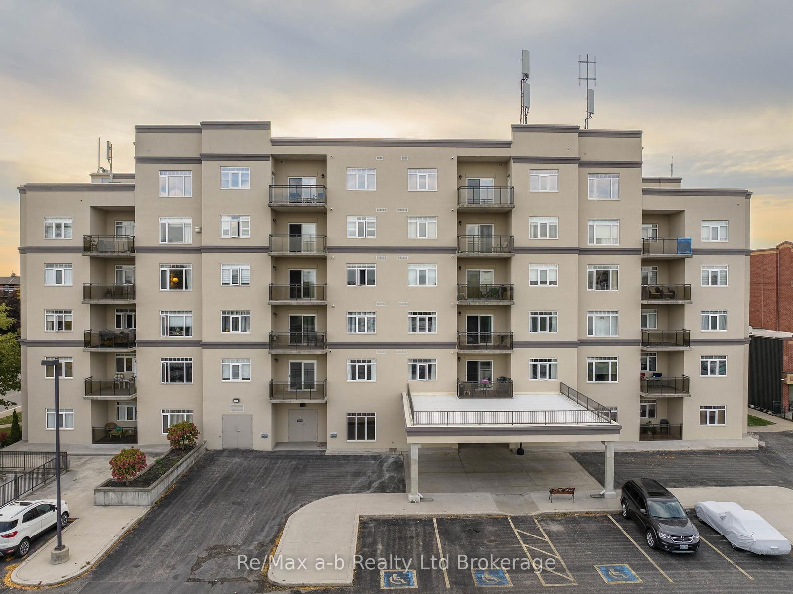 Condo leased at 308-80 Bridge St Street, Tillsonburg, Tillsonburg, N4G 1T2 - MLS: X12004745