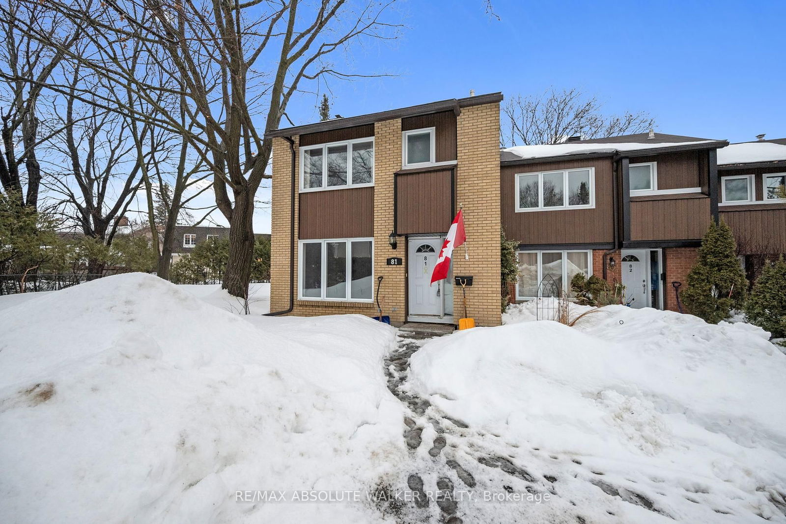 Townhouse sold at 81-1900 Marquis Avenue, Ottawa, Beaconwood, K1J 8J2 - MLS: X12004759