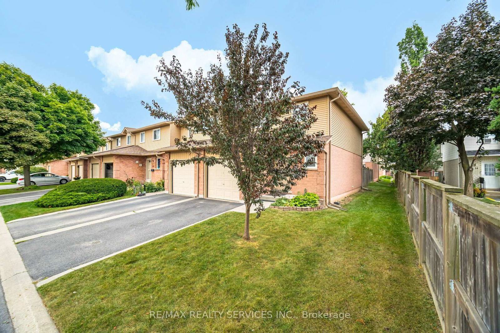 Townhouse for sale at 28-1675 Upper Gage Avenue, Hamilton, Broughton, L8W 3R7 - MLS: X12005267