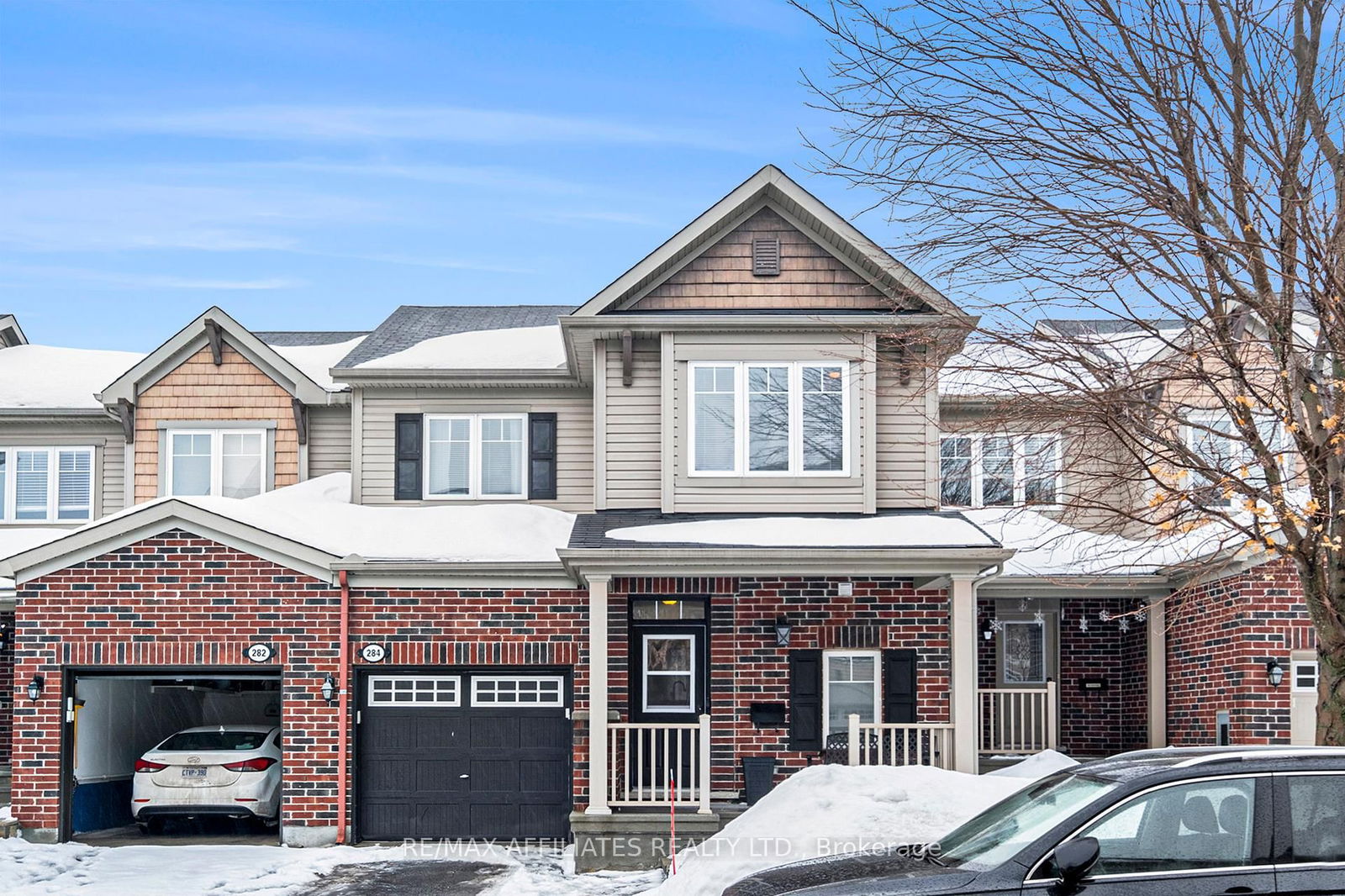 Building at 284 PAR-LA-VILLE Circle, Ottawa, Stittsville (North)