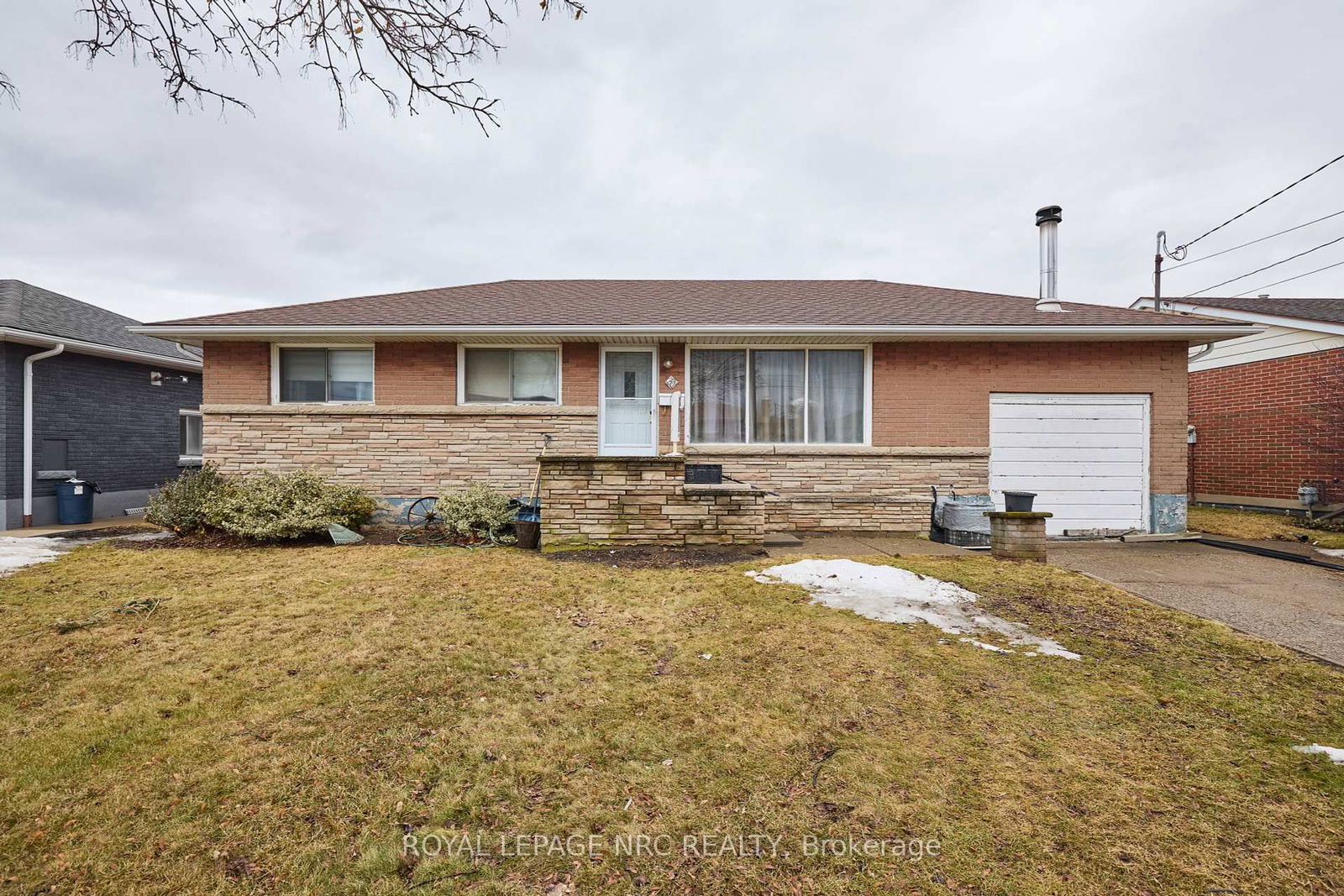 Detached House for sale at 77 Balmoral Avenue, Welland, 773 - Lincoln/Crowland, L3B 1S5 - MLS: X12005710