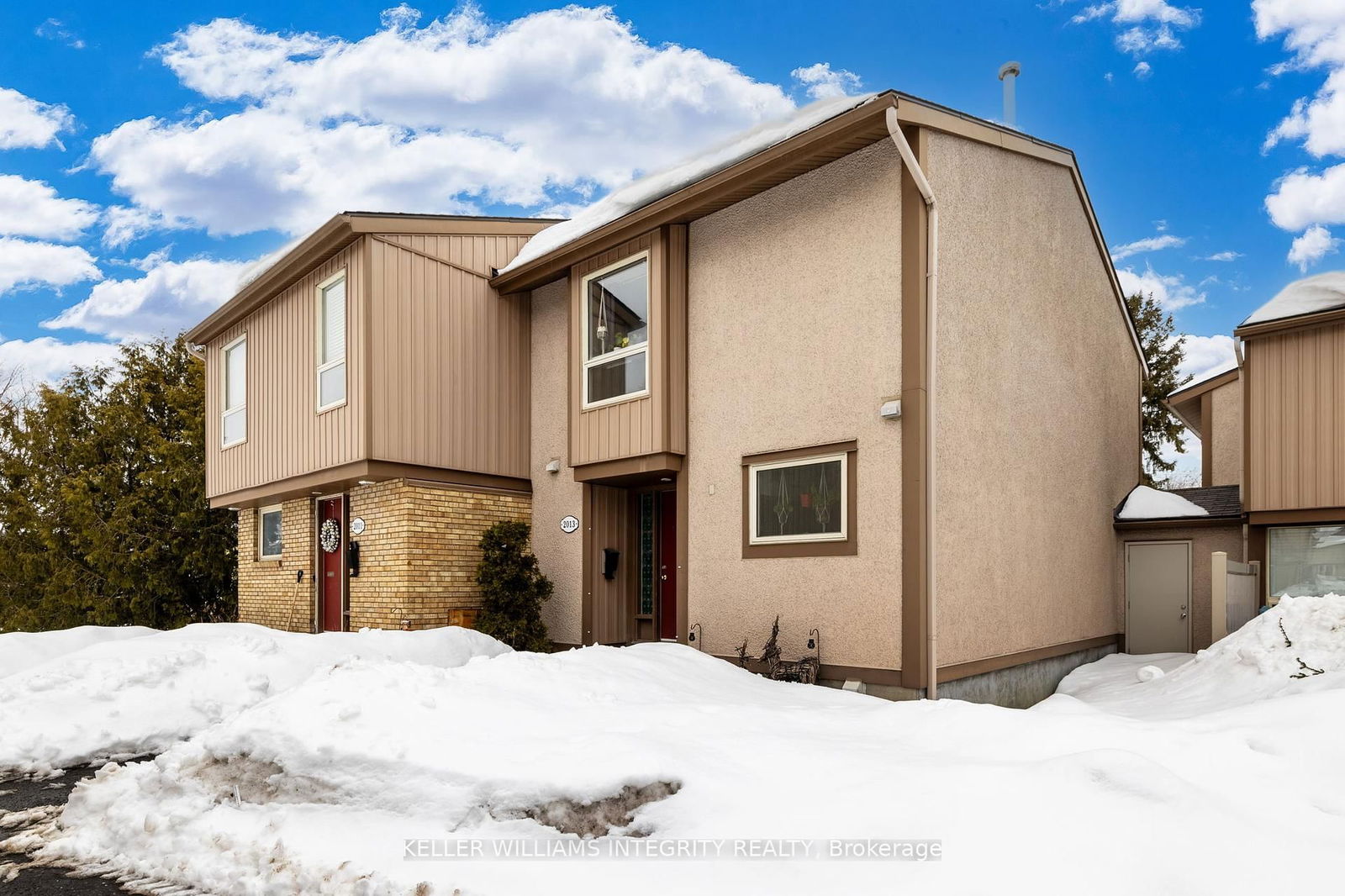 Building at 2013 Stonehenge Crescent, Ottawa, Pineview