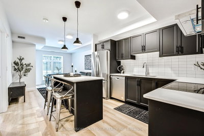 Condo sold at 106-153 Wilson Street, Hamilton, Ontario, L9G 1N4 - Ancaster - MLS: X12005825