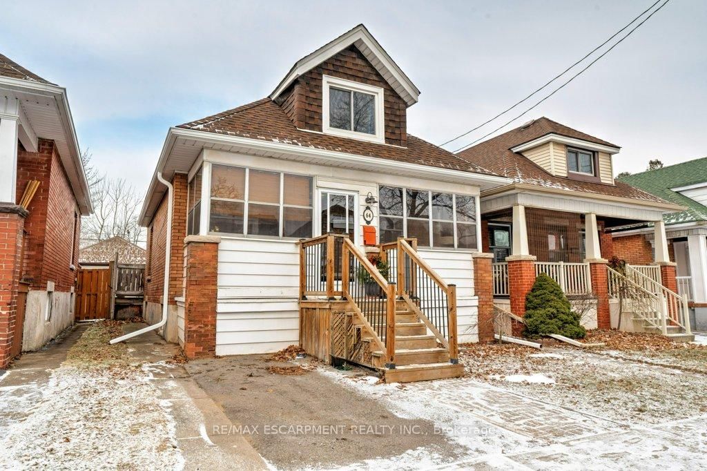 Detached House for sale at 64 Graham Avenue, Hamilton, Delta, L8K 2M1 - MLS: X12005857