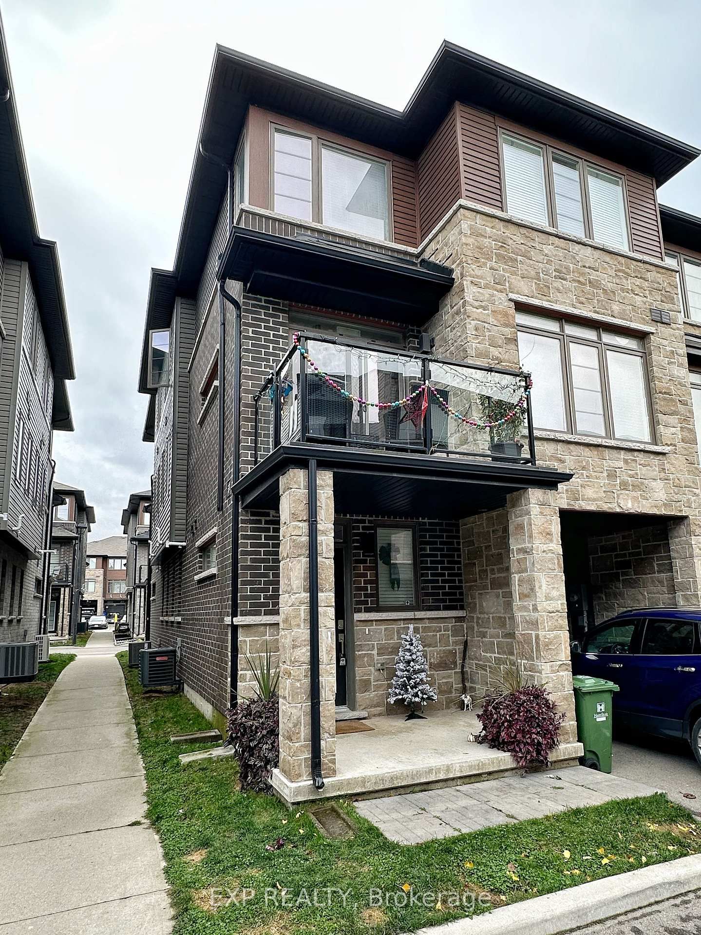 Townhouse for sale at 98-30 TIMES SQUARE Boulevard, Hamilton, Stoney Creek Mountain, L8J 0M1 - MLS: X12005980