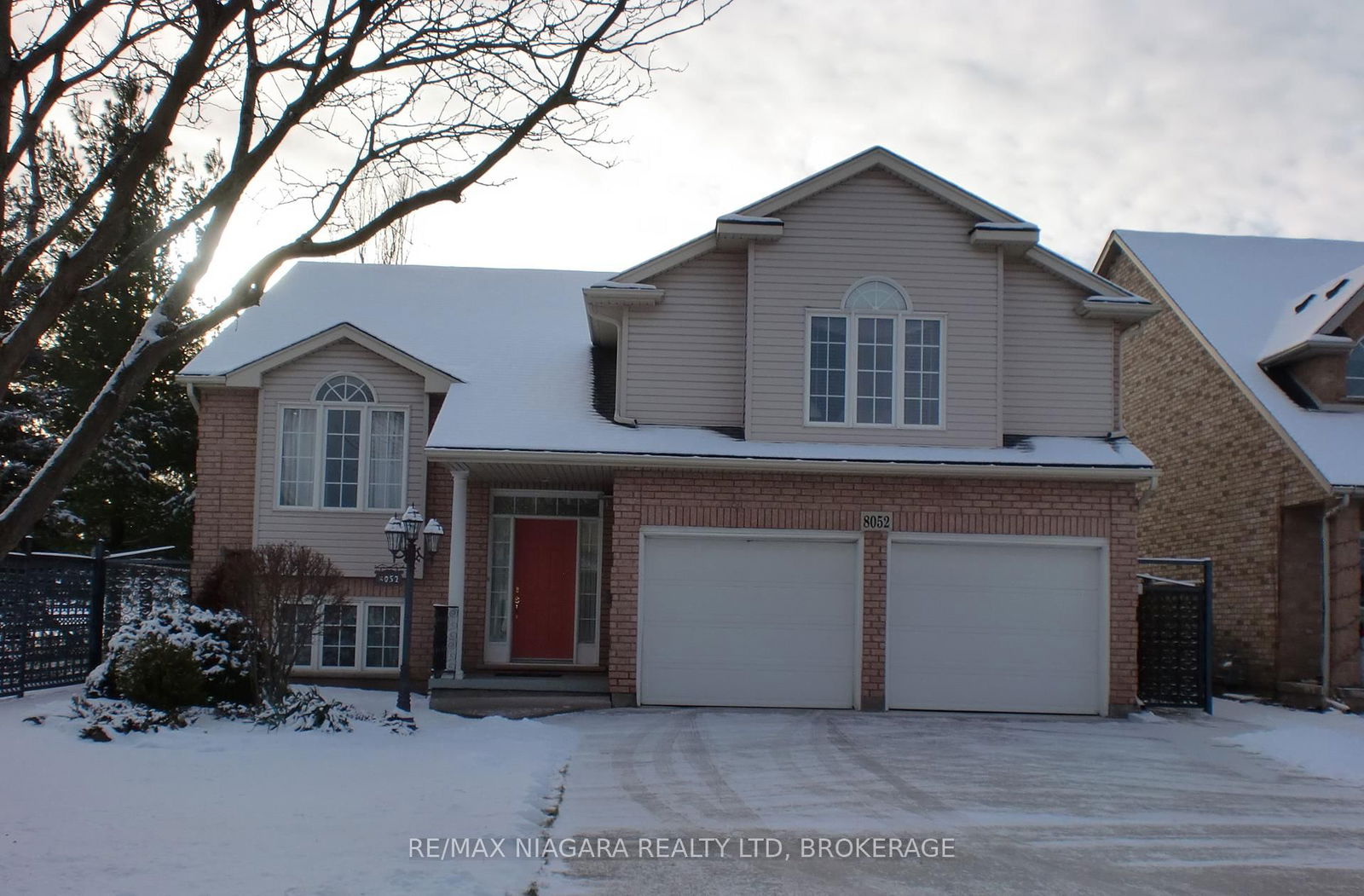 Detached House for sale at 8052 Beaverton Boulevard, Niagara Falls, 213 - Ascot, L2H 3M5 - MLS: X12006131