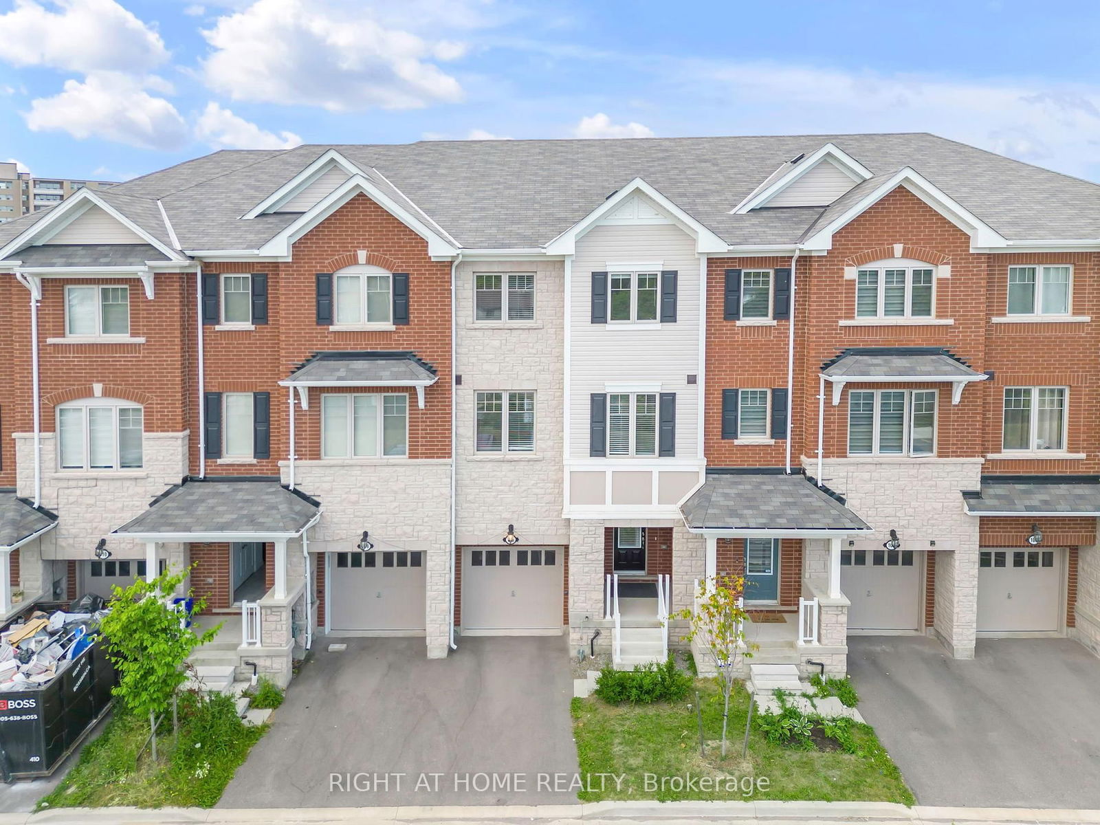 Townhouse for sale at 106 Hibiscus Lane, Hamilton, Vincent, L8K 0A3 - MLS: X12006209