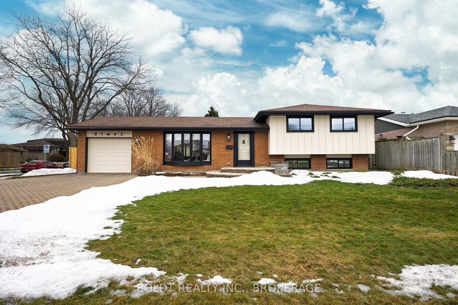 Detached House for sale at 8143 Sarah Street, Niagara Falls, 223 - Chippawa, L2G 6T9 - MLS: X12006576