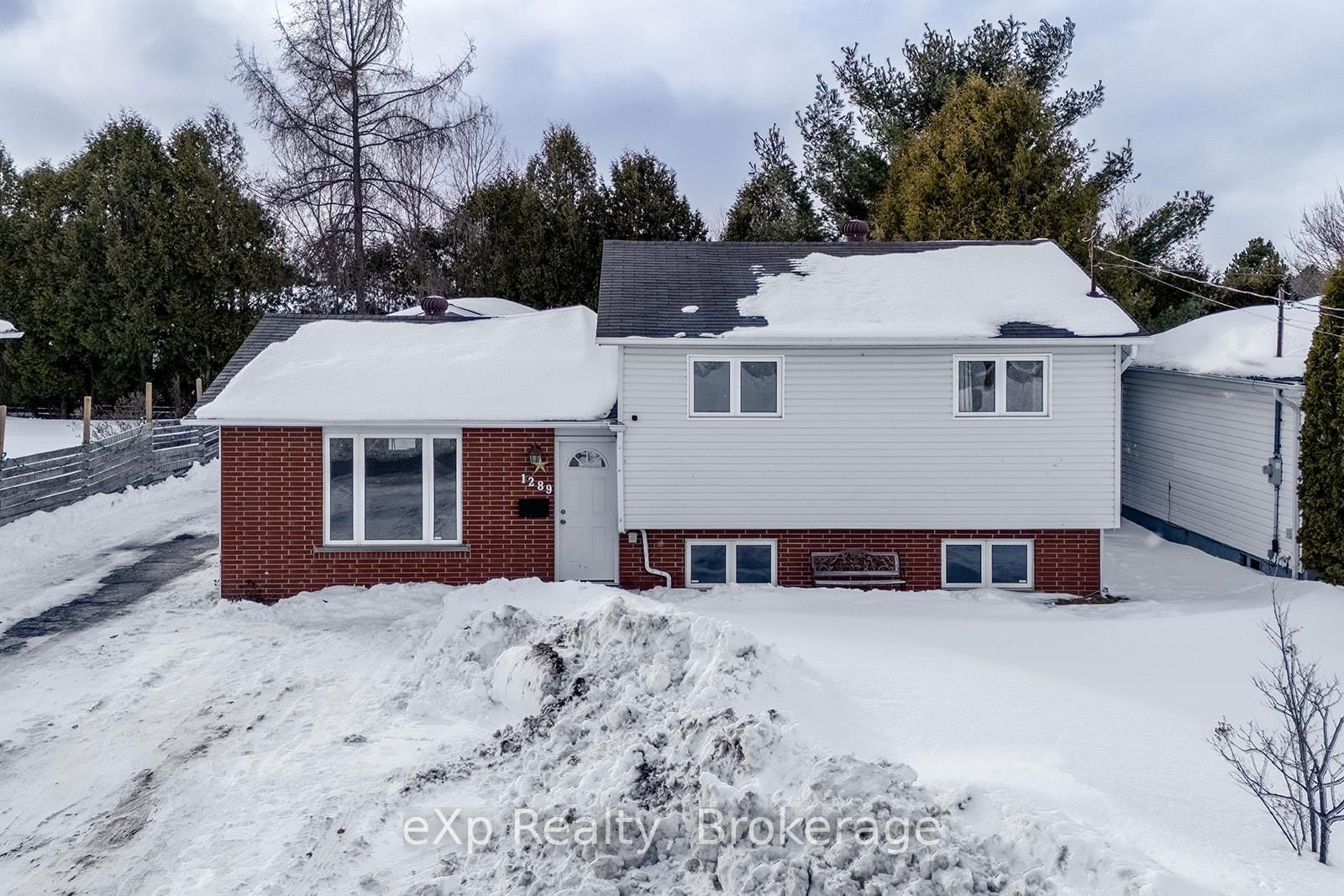 Detached House sold at 1289 Rose Marie Avenue, Greater Sudbury, Sudbury, P3A 4E4 - MLS: X12006823