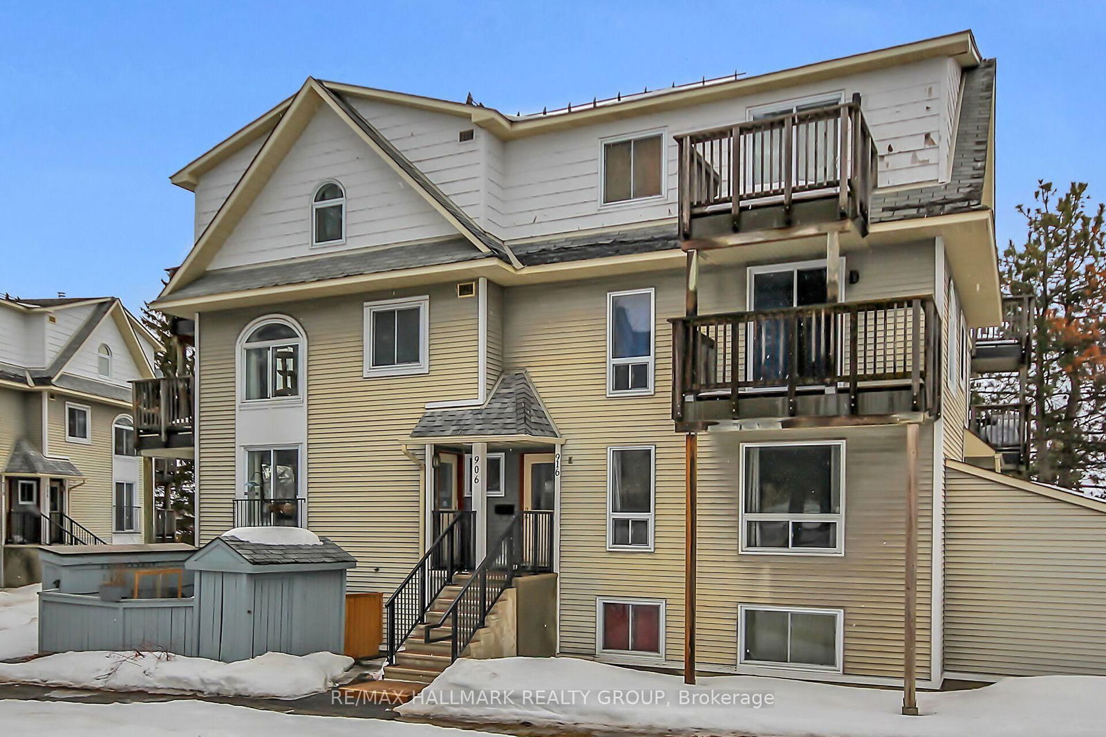 Building at 906 Tanguay Court, Ottawa, Kanata - Katimavik