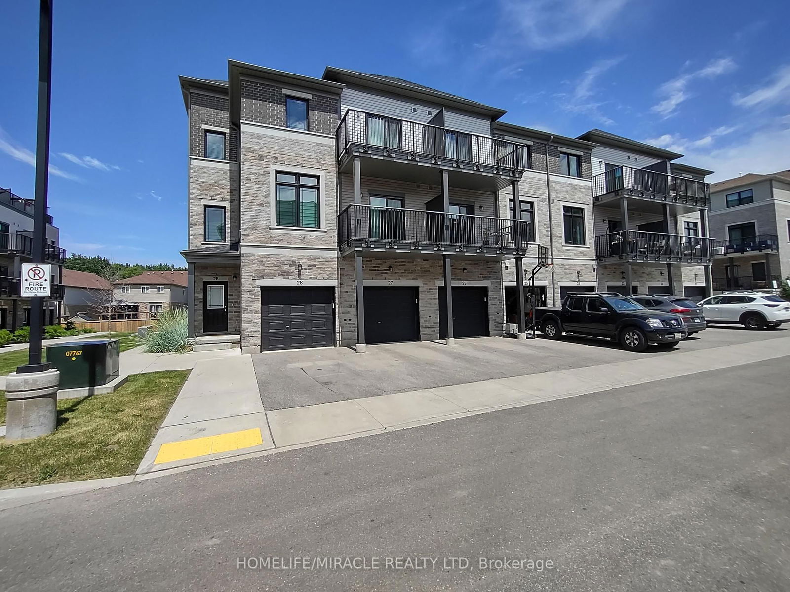 Townhouse for sale at 28-107 Westra Drive, Guelph, Willow West/Sugarbush/West Acres, N1K 0A5 - MLS: X12007184