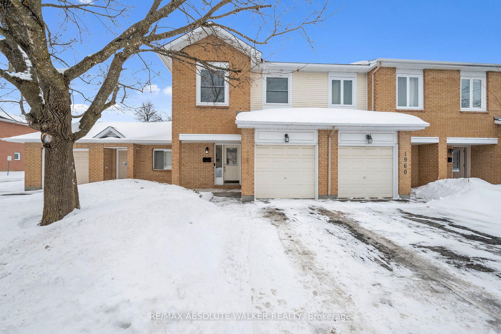 Townhouse sold at 1962 MAPLE RUN Avenue, Ottawa, Chapel Hill, K1C 7J1 - MLS: X12007185