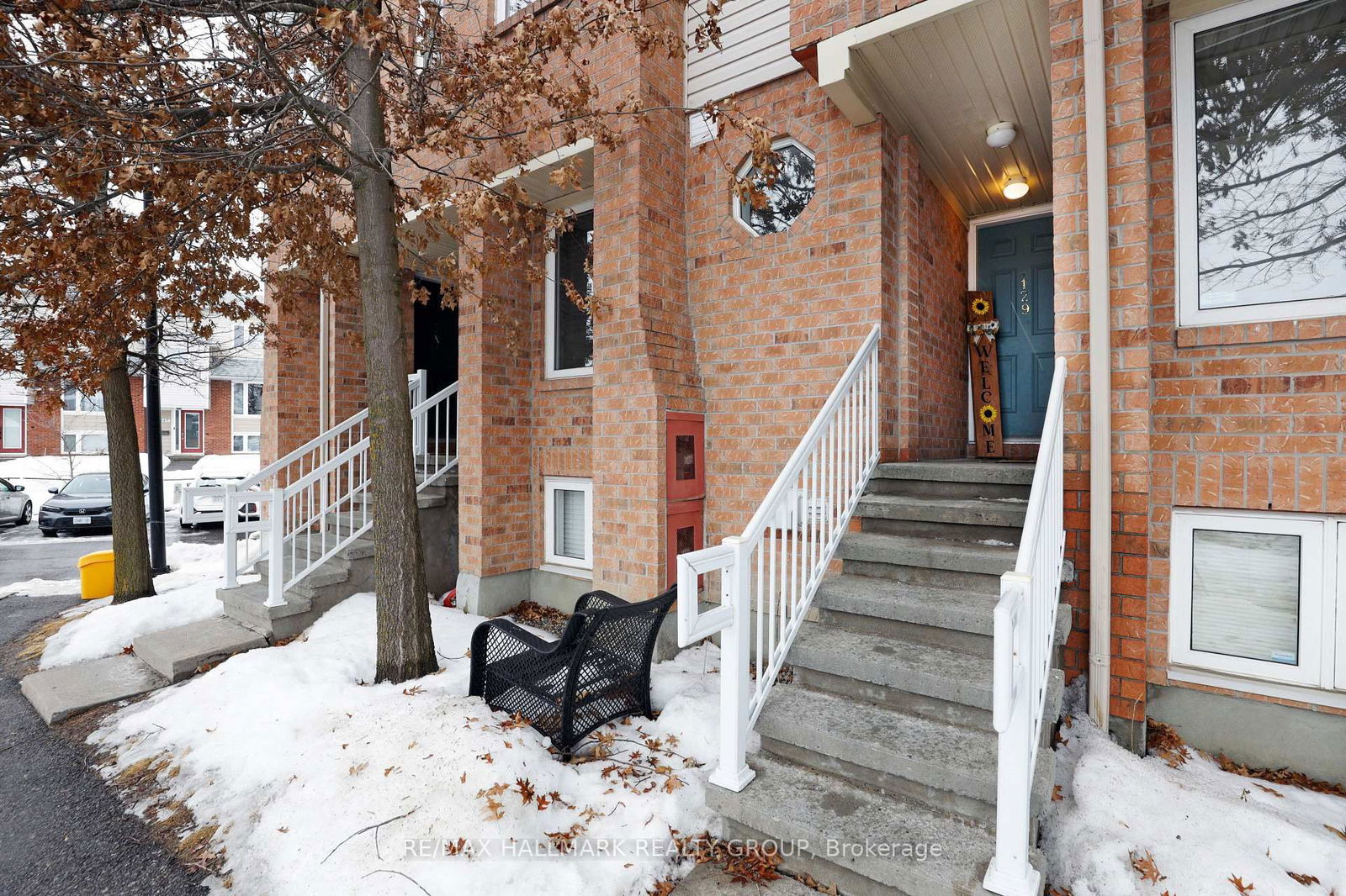 Townhouse sold at 129 Tall Pines Private N/A, Ottawa, Leslie Park, K2H 1H1 - MLS: X12007261