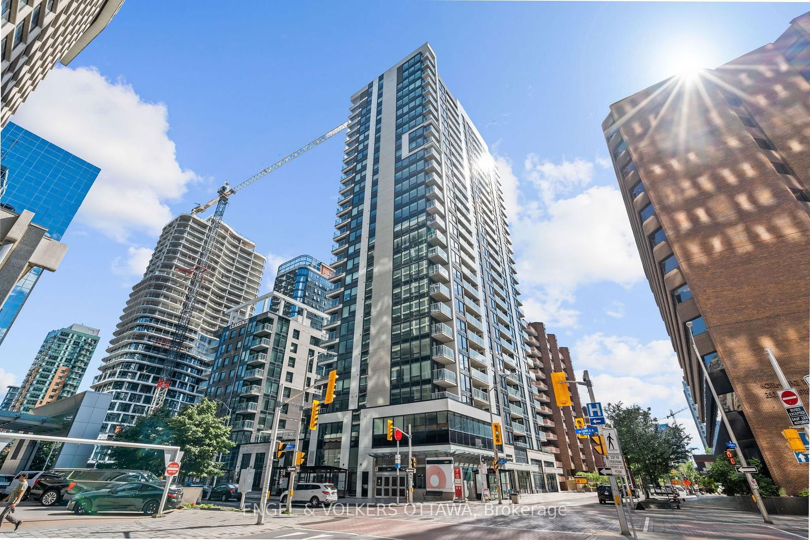 Condo for lease at 402-340 Queen Street, Ottawa, Ottawa Centre, K1R 0G1 - MLS: X12007294