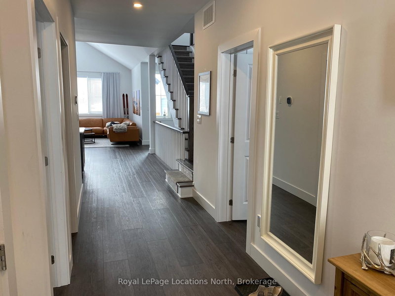 115 Courtland St, Blue Mountains, L9Y 5L8 | Image 3