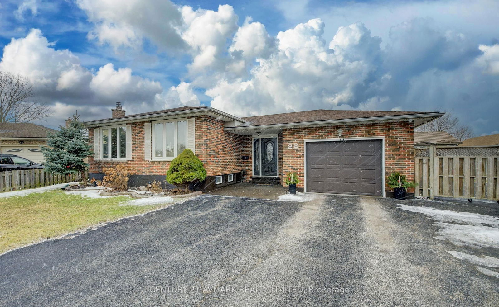 Detached House for sale at 22 Vega Court, Welland, Prince Charles, L3C 5S9 - MLS: X12007809