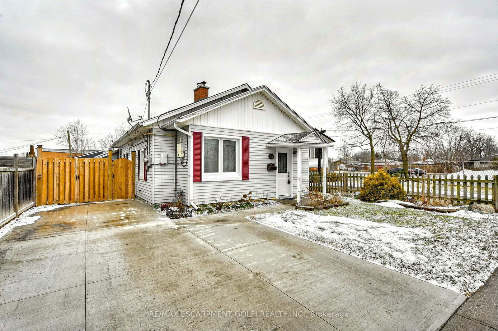 Detached House for sale at 31 Woodrow Street, St. Catharines, Secord Woods, L2P 2A1 - MLS: X12007864