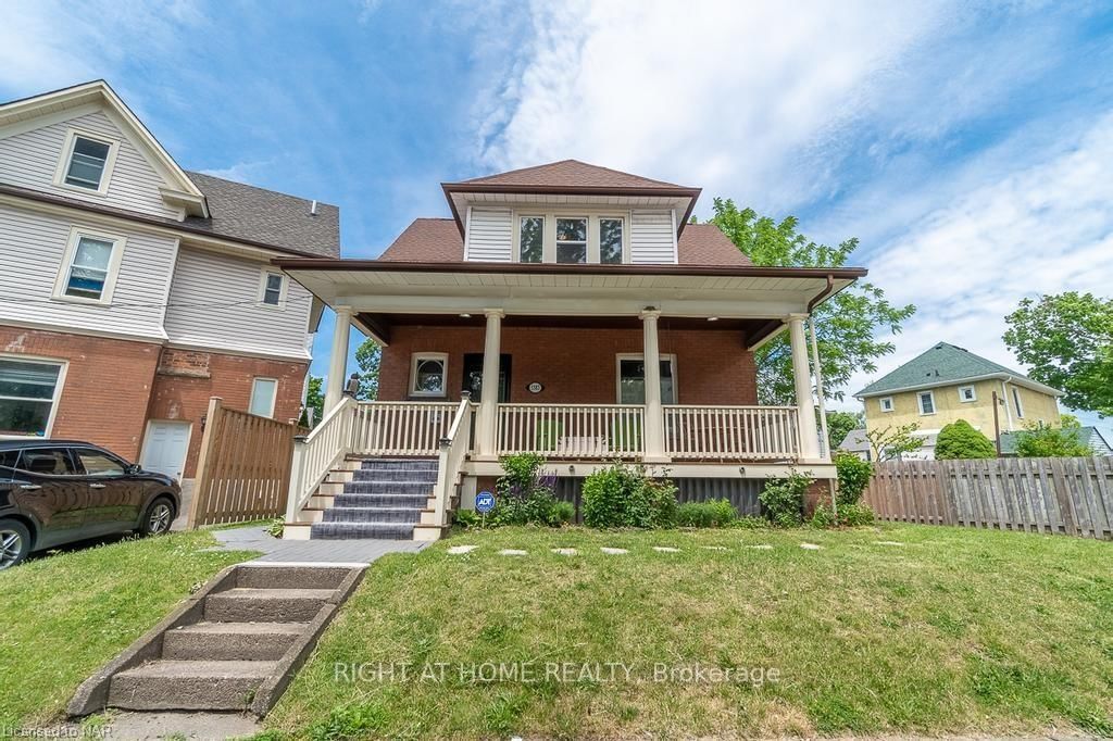 Building at 5387 College Crescent, Niagara Falls, Downtown