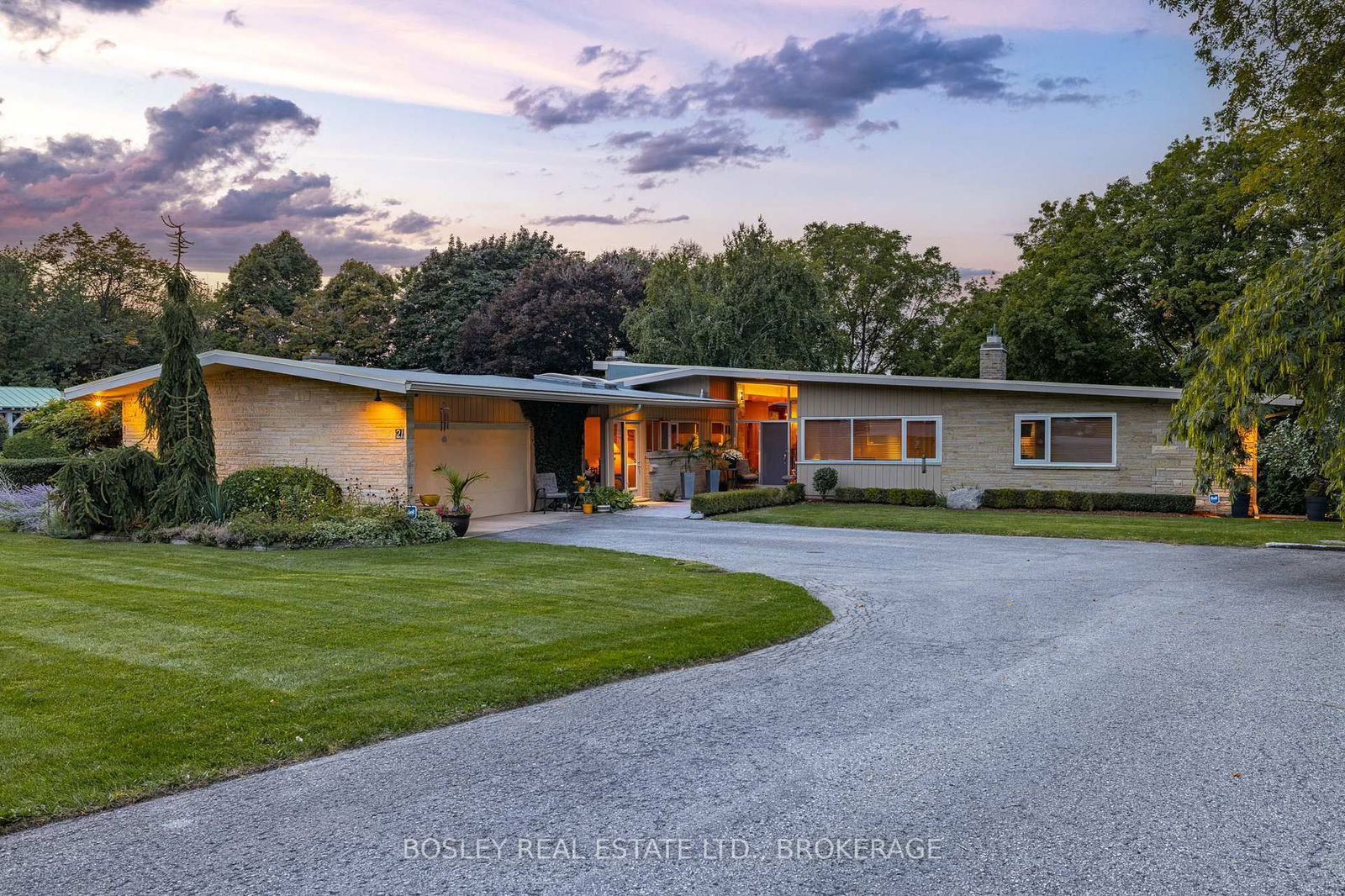 Building at 21 WOODMOUNT Drive, St. Catharines, Burleigh Hill