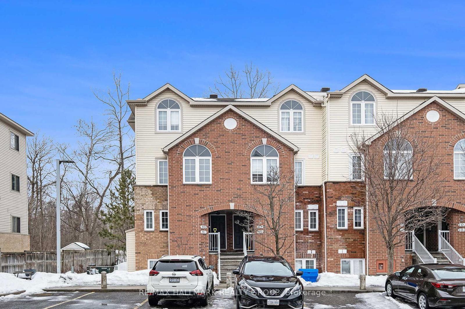 Townhouse sold at 93 Steele Park N/A, Ottawa, Cyrville, K1J 0J2 - MLS: X12008194